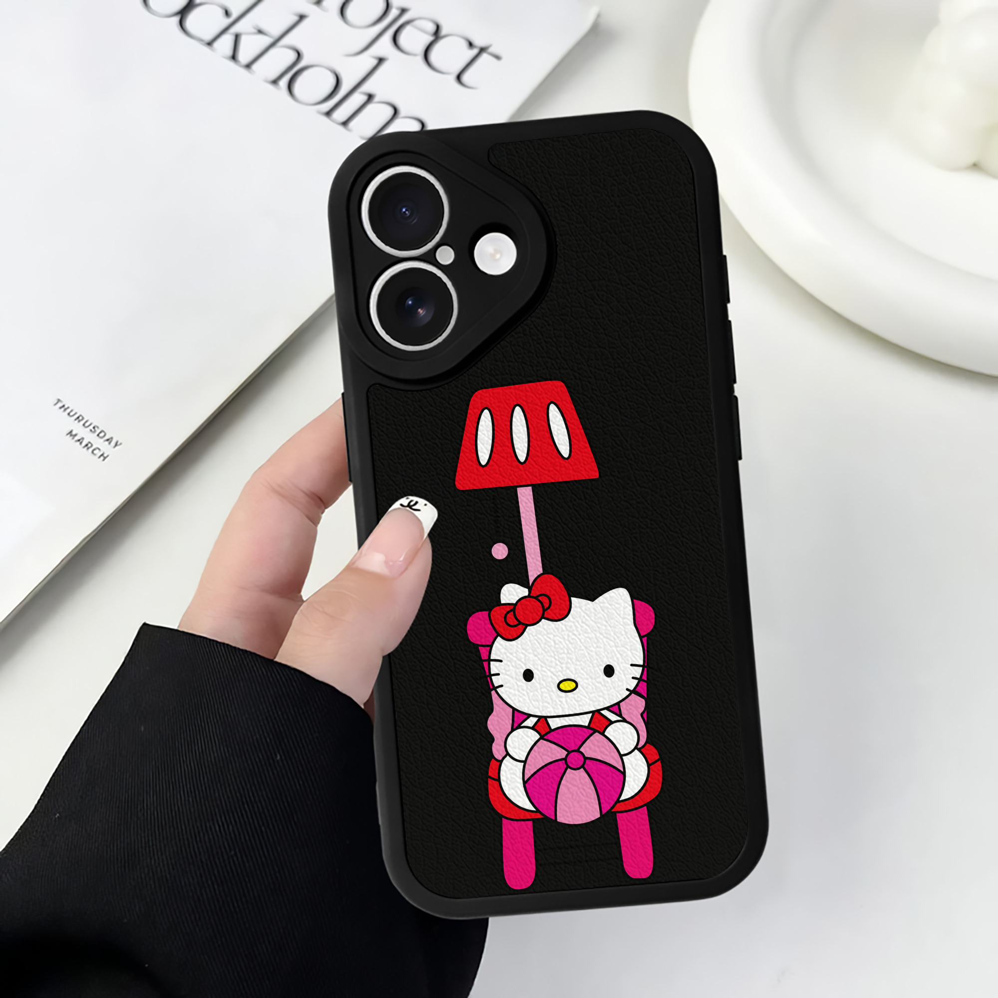 （画像用） Hello Kitty ハローキティ 【iPhone 16シリーズ対応】シリコンスマホケース（レザー調） 材質：シリコン